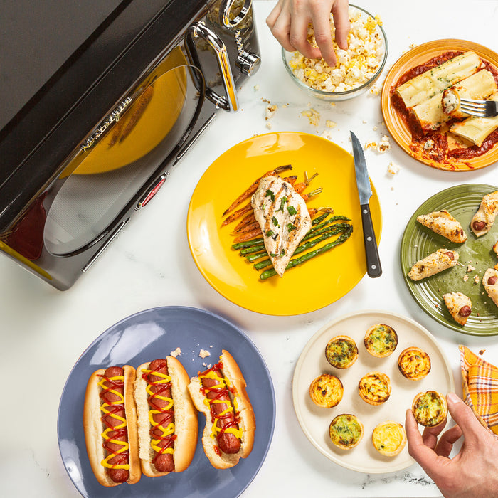 Retro 0.7 cu. ft. 700-Watt Countertop Microwave Oven