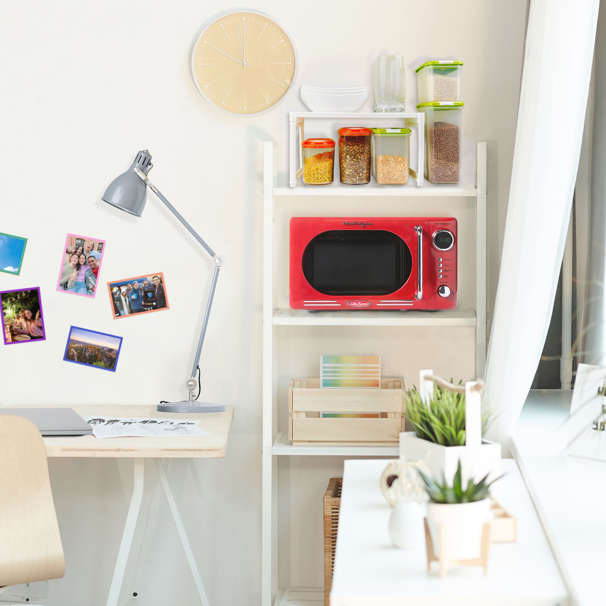 Retro 0.7 Cu.Ft. 700-Watt Countertop Microwave - Retro Red — Nostalgia ...