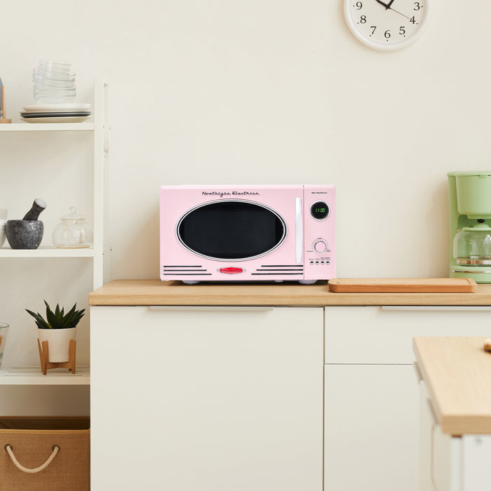 0.9 Cu. Ft. 800-Watt Retro Microwave Oven, Pink