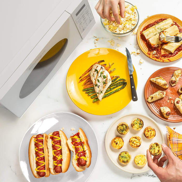 Retro 0.7 Cubic Foot Countertop Microwave Oven