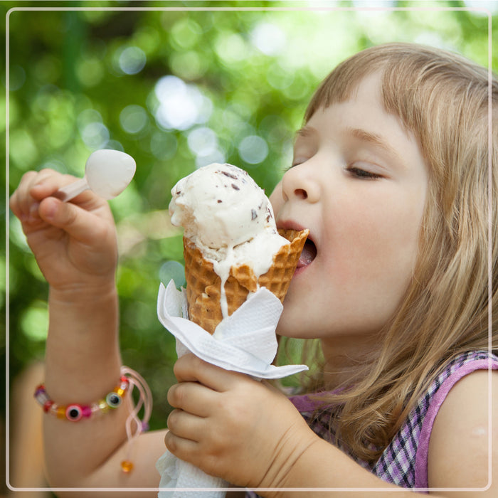 Nostalgia 4-Quart Parlor Wood Bucket Electric Ice Cream Maker - White & Aqua